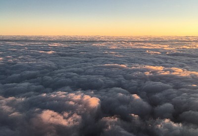 la tête dans les nuages